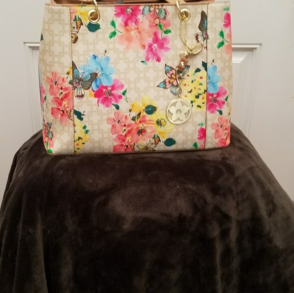 Bueno Purse - Picture 2 of 6